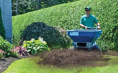 top dressing soil on lawn